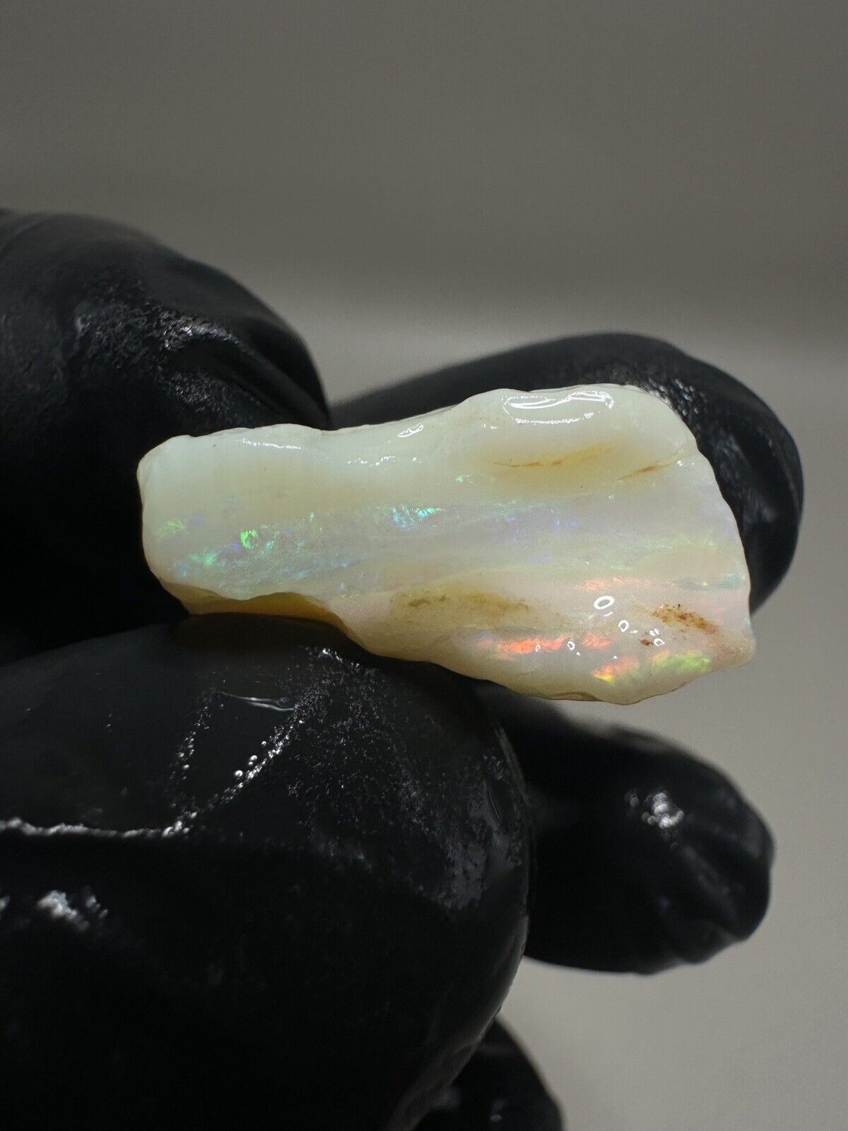16.75Carats Solid Rough Coober Pedy Opal Piece with Beautiful Colour