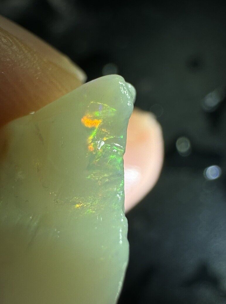 15 Carats Solid Rough Coober Pedy Opal Piece with Beautiful Colour B1