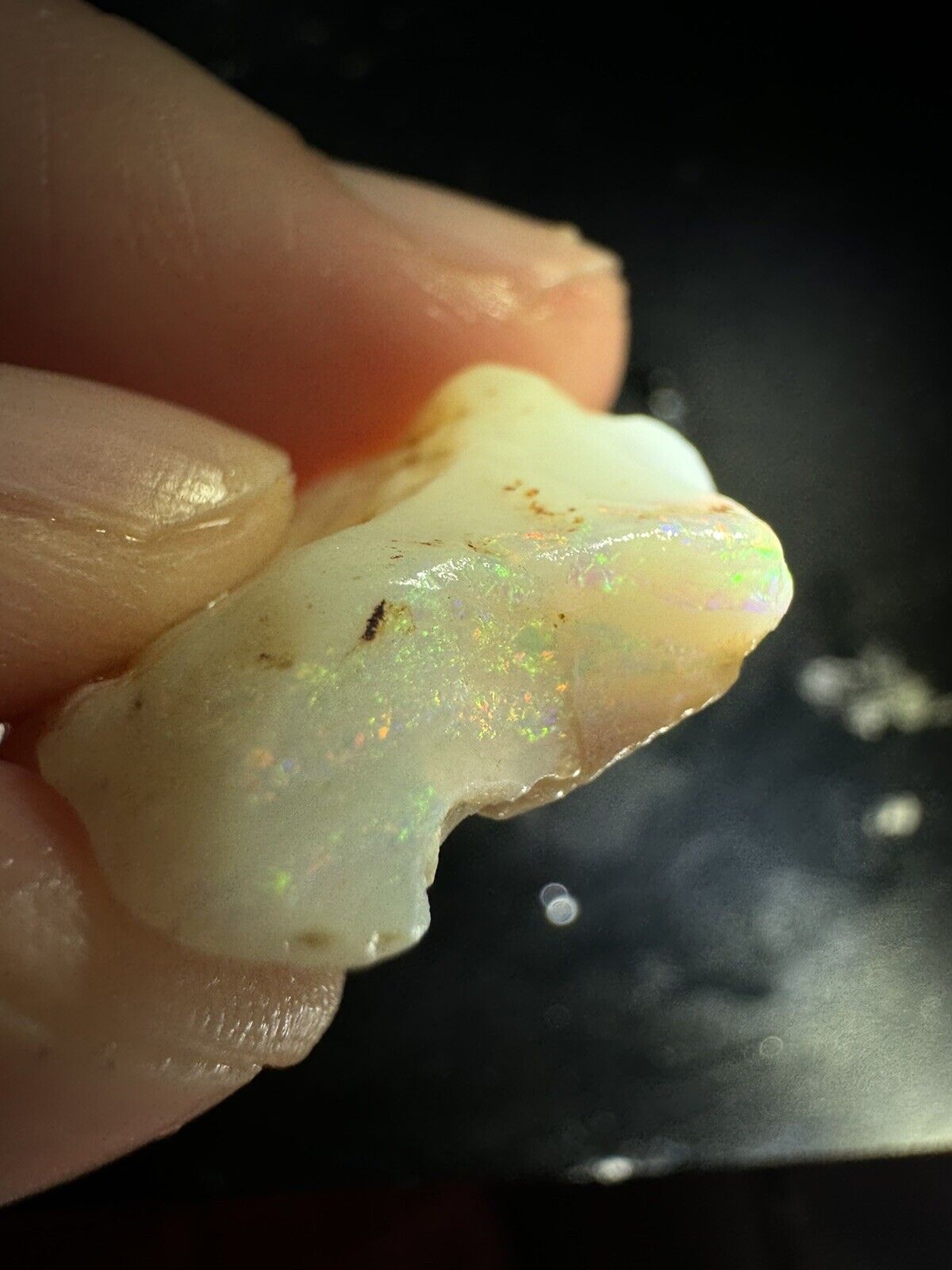 21.14 Carats Solid Rough Coober Pedy Opal Piece with Beautiful Colour B1