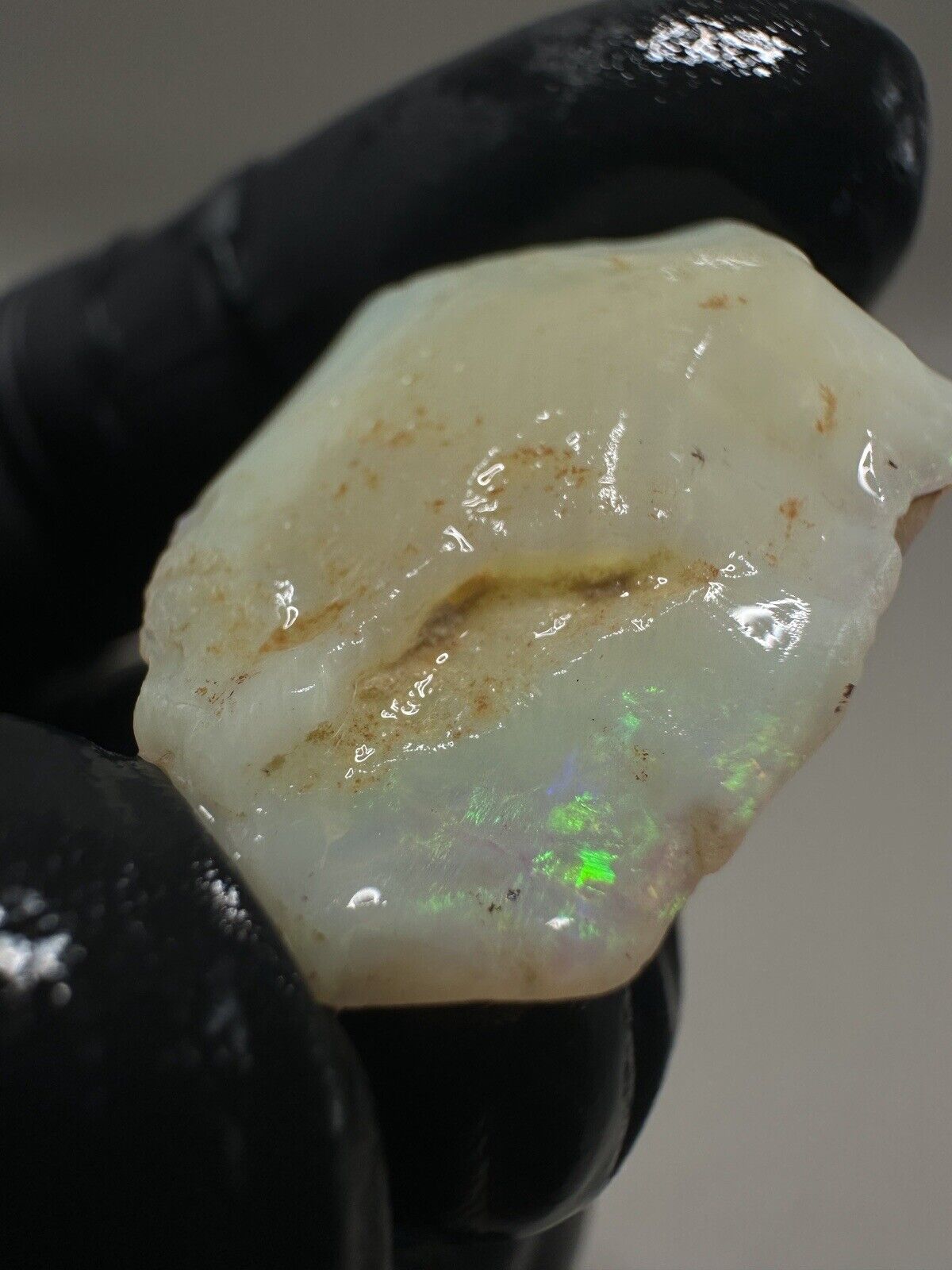 20 Carats Rough Coober Pedy Opals With Beautiful Colors