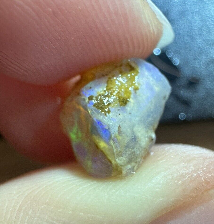 3.7 Carats Solid Rough Coober Pedy Opal Piece with Beautiful Colour