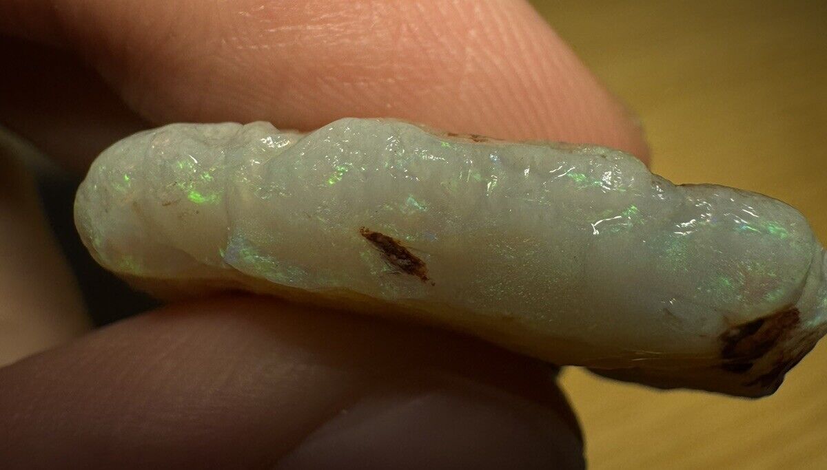 19.2 Carats Solid Rough Coober Pedy Opal Piece with Beautiful Colour B1