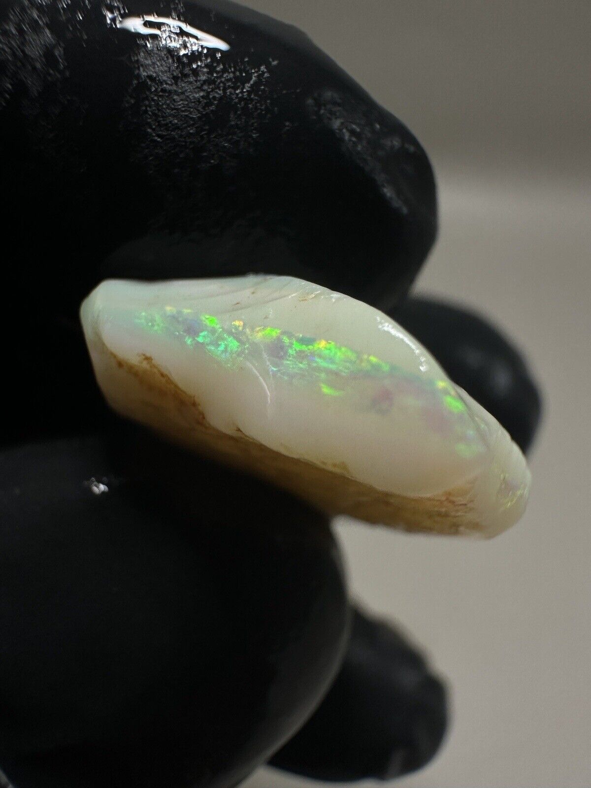 20 Carats Rough Coober Pedy Opals With Beautiful Colors