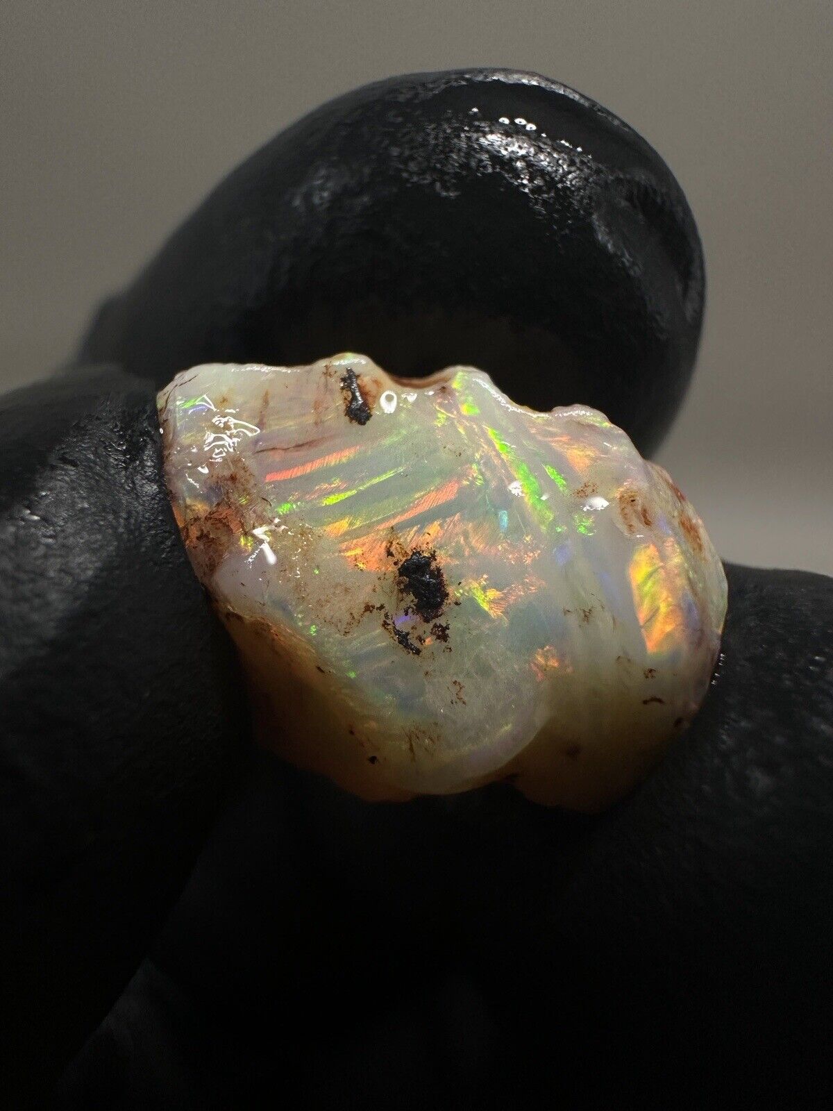11 Carats Top Quality Coober Pedy Crystal Opal Piece with Unique Colour Scheme