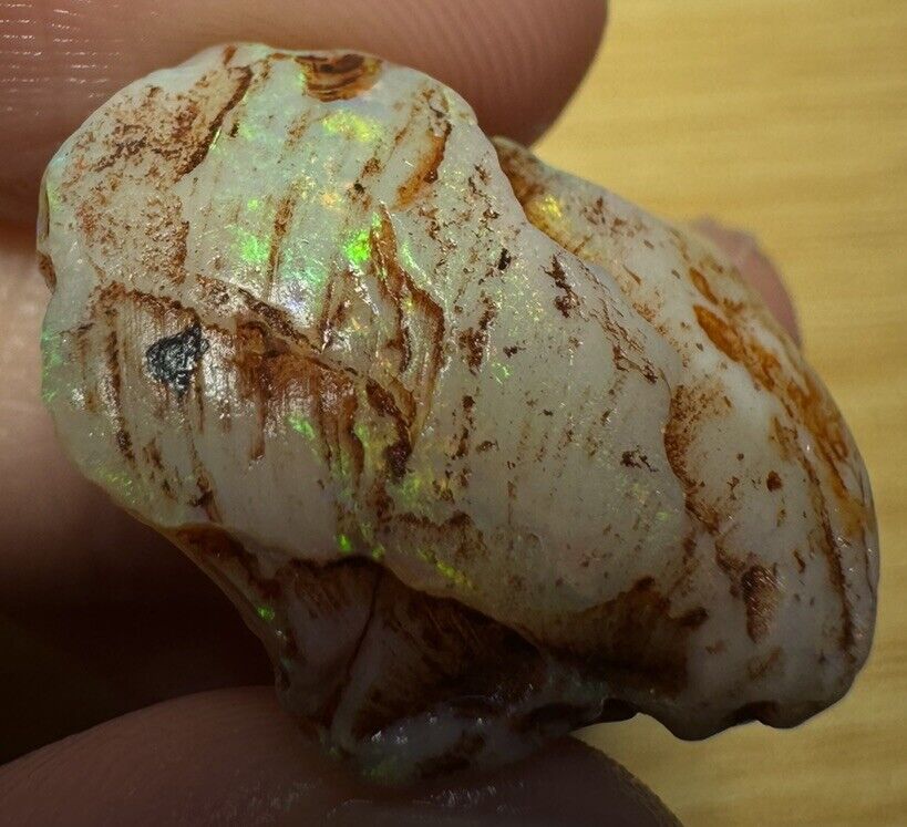 17.2 Carats Solid Rough Coober Pedy Opal Piece with Beautiful Colour B1