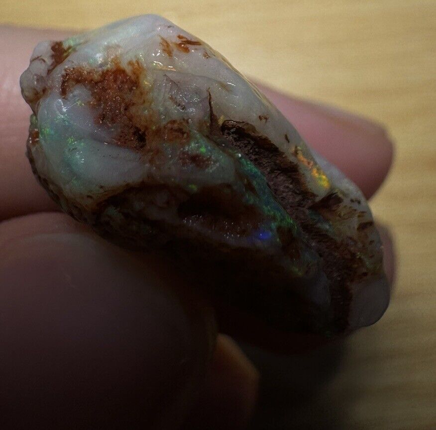 17.2 Carats Solid Rough Coober Pedy Opal Piece with Beautiful Colour B1