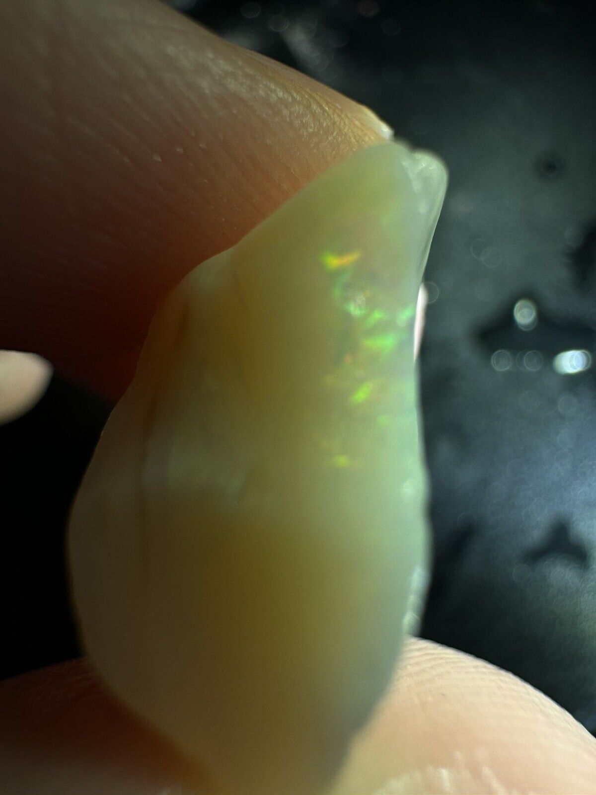 15 Carats Solid Rough Coober Pedy Opal Piece with Beautiful Colour B1