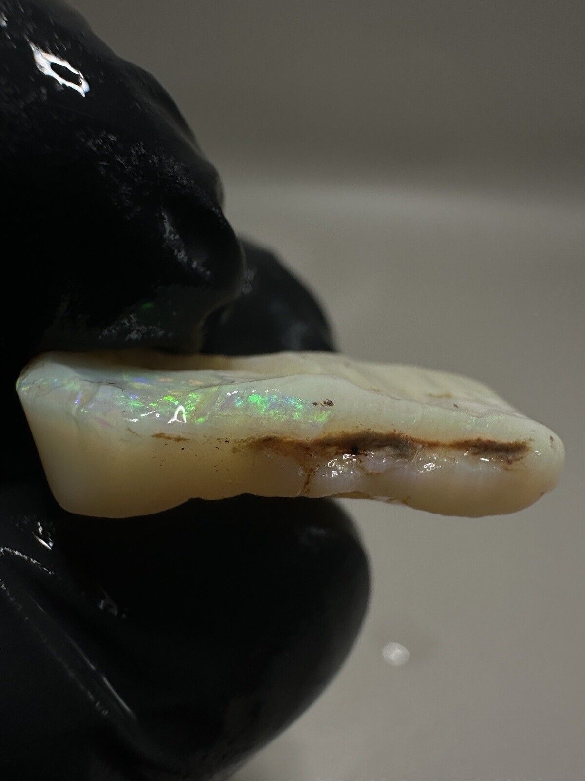 20 Carats Rough Coober Pedy Opals With Beautiful Colors