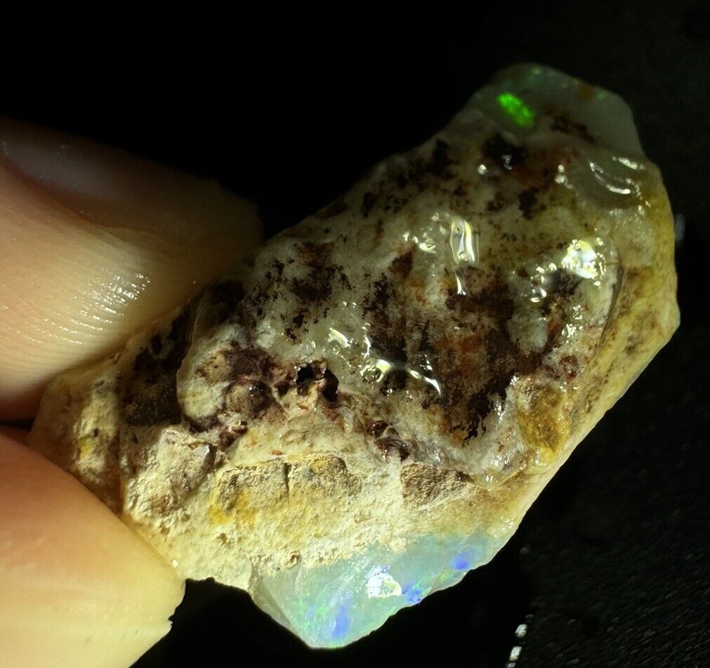 17.1 Carats Solid Rough Coober Pedy Opal Piece with Beautiful Colour B1