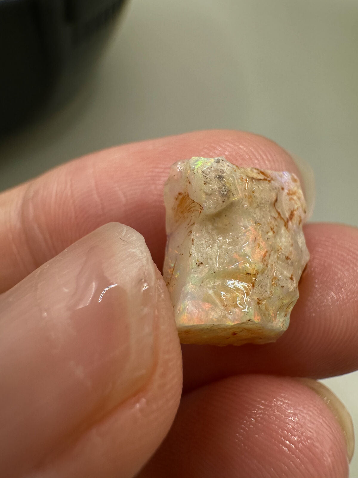 4.5 Carats Solid Rough Coober Pedy Opal with Beautiful Colour