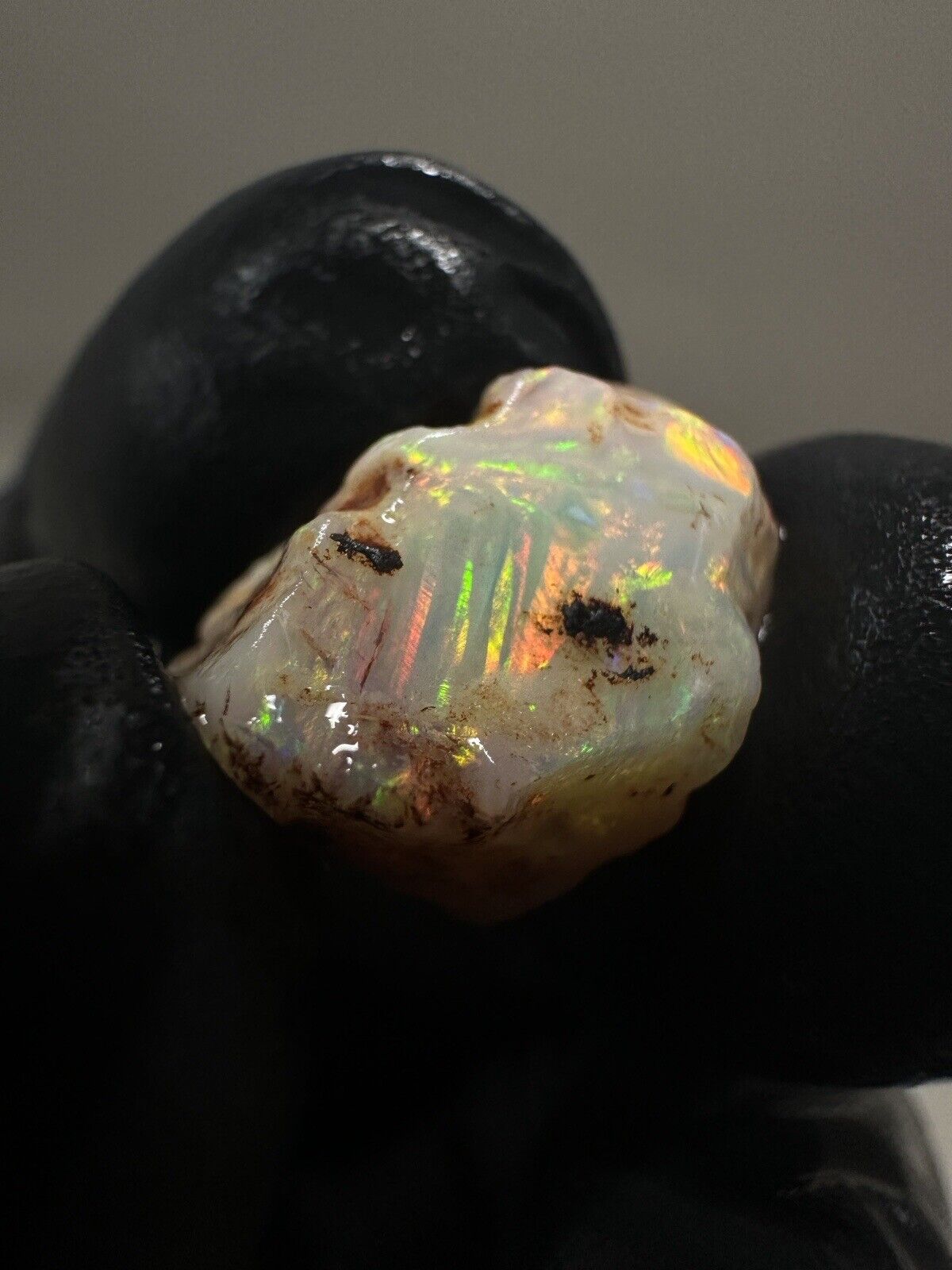 11 Carats Top Quality Coober Pedy Crystal Opal Piece with Unique Colour Scheme