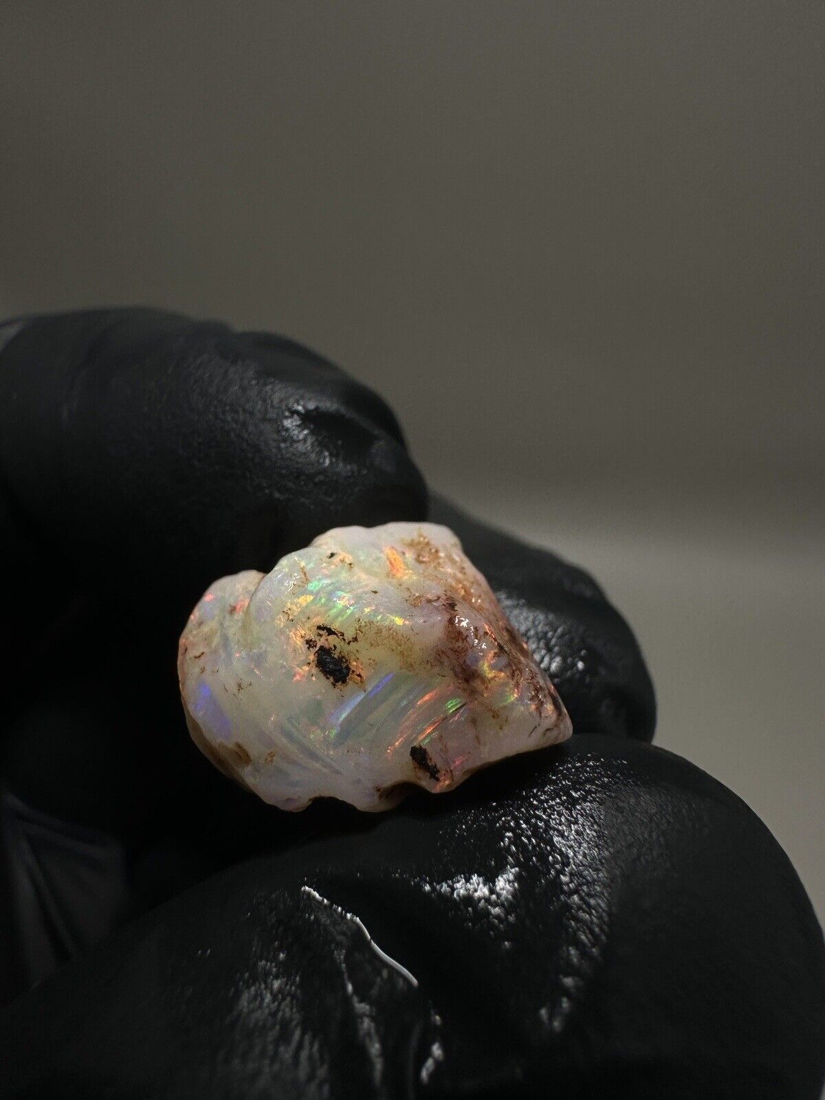 11 Carats Top Quality Coober Pedy Crystal Opal Piece with Unique Colour Scheme