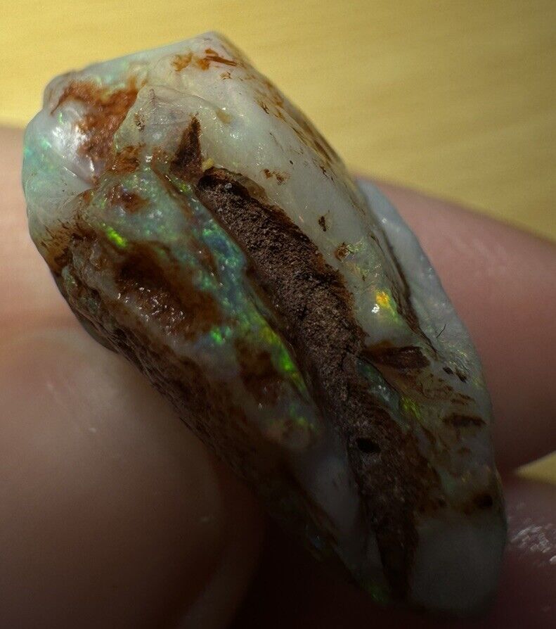 17.2 Carats Solid Rough Coober Pedy Opal Piece with Beautiful Colour B1
