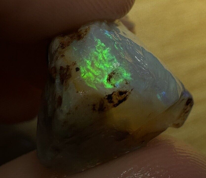 21 Carats Solid Rough Coober Pedy Opal Piece with Beautiful Colour B1
