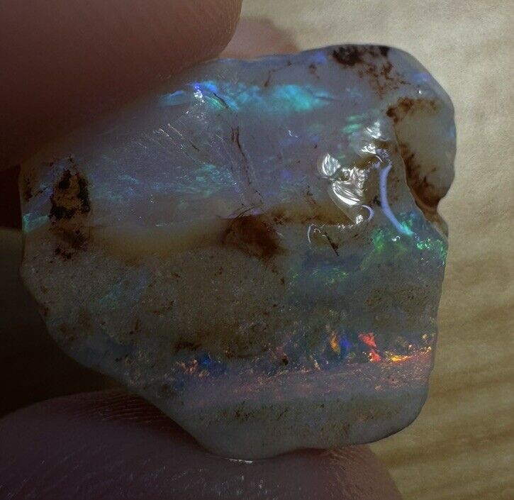 21 Carats Solid Rough Coober Pedy Opal Piece with Beautiful Colour B1