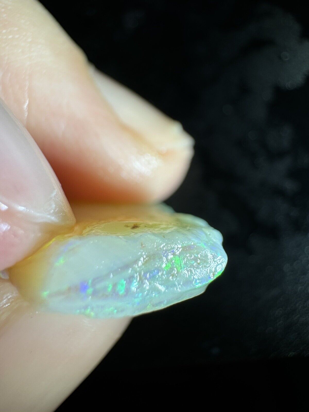 9.4 Carats Solid Rough Coober Pedy Opal Piece with Beautiful Colour B1