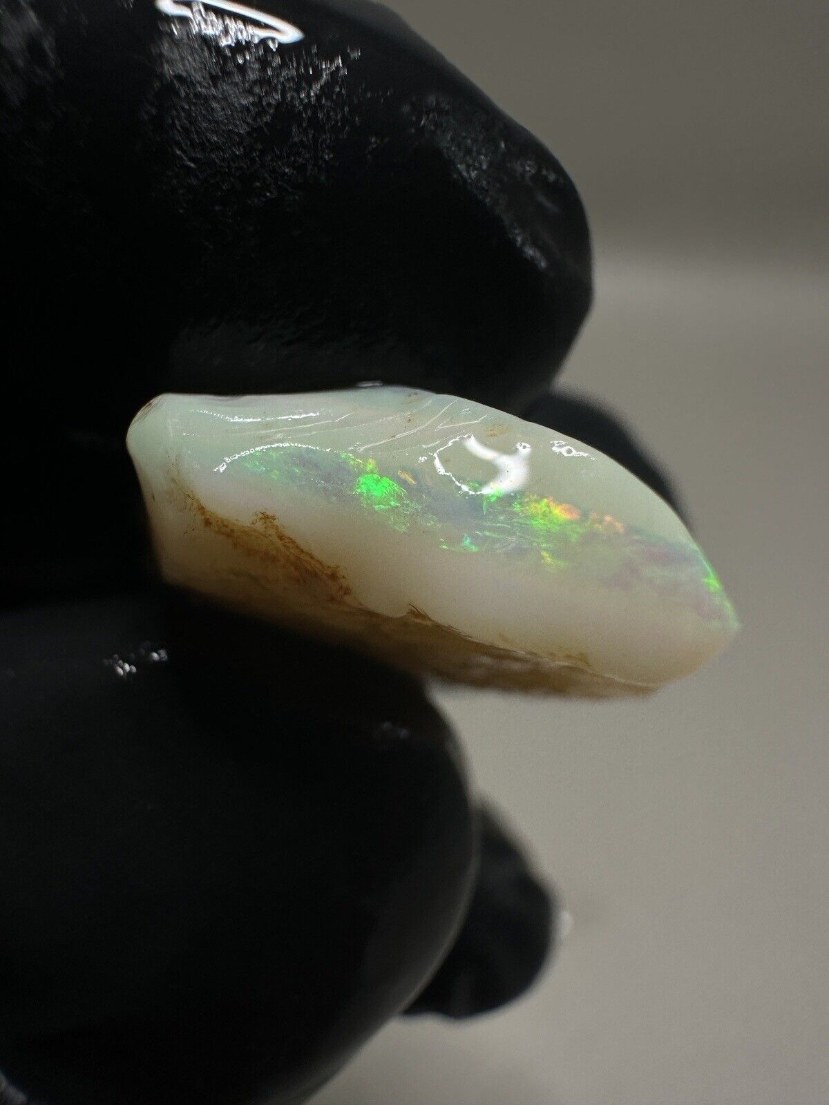20 Carats Rough Coober Pedy Opals With Beautiful Colors
