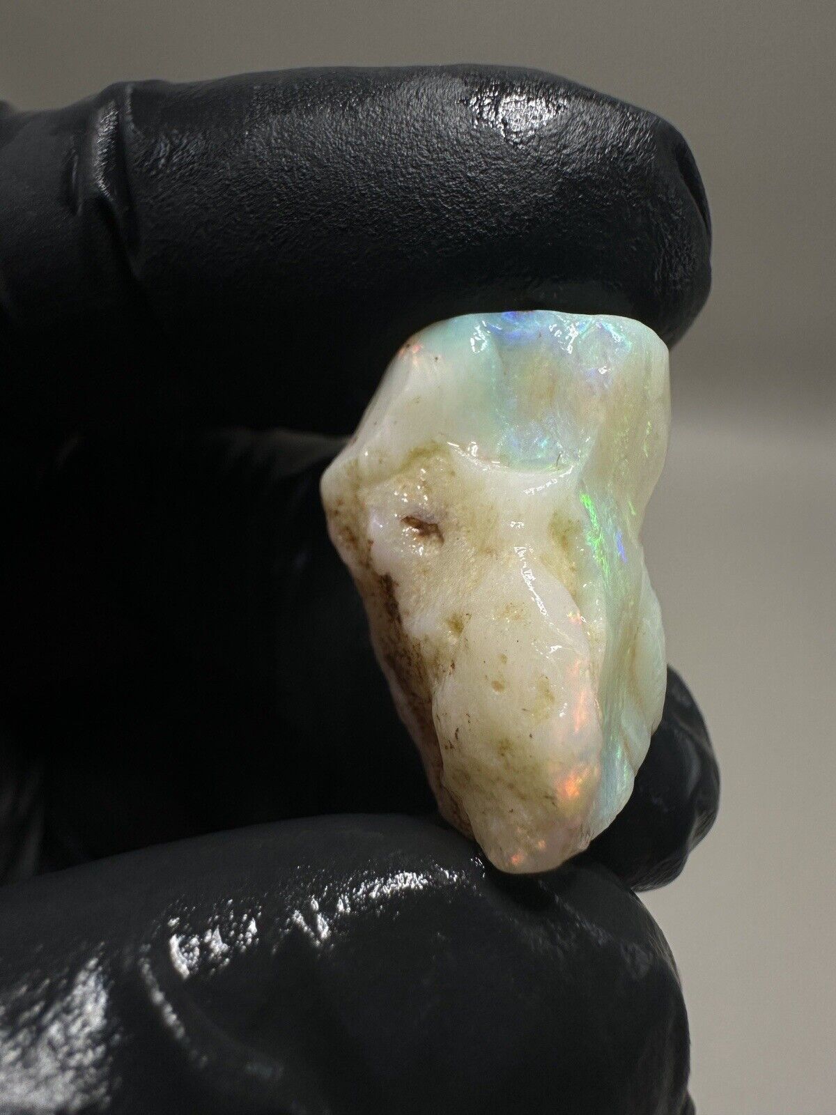 16.75Carats Solid Rough Coober Pedy Opal Piece with Beautiful Colour