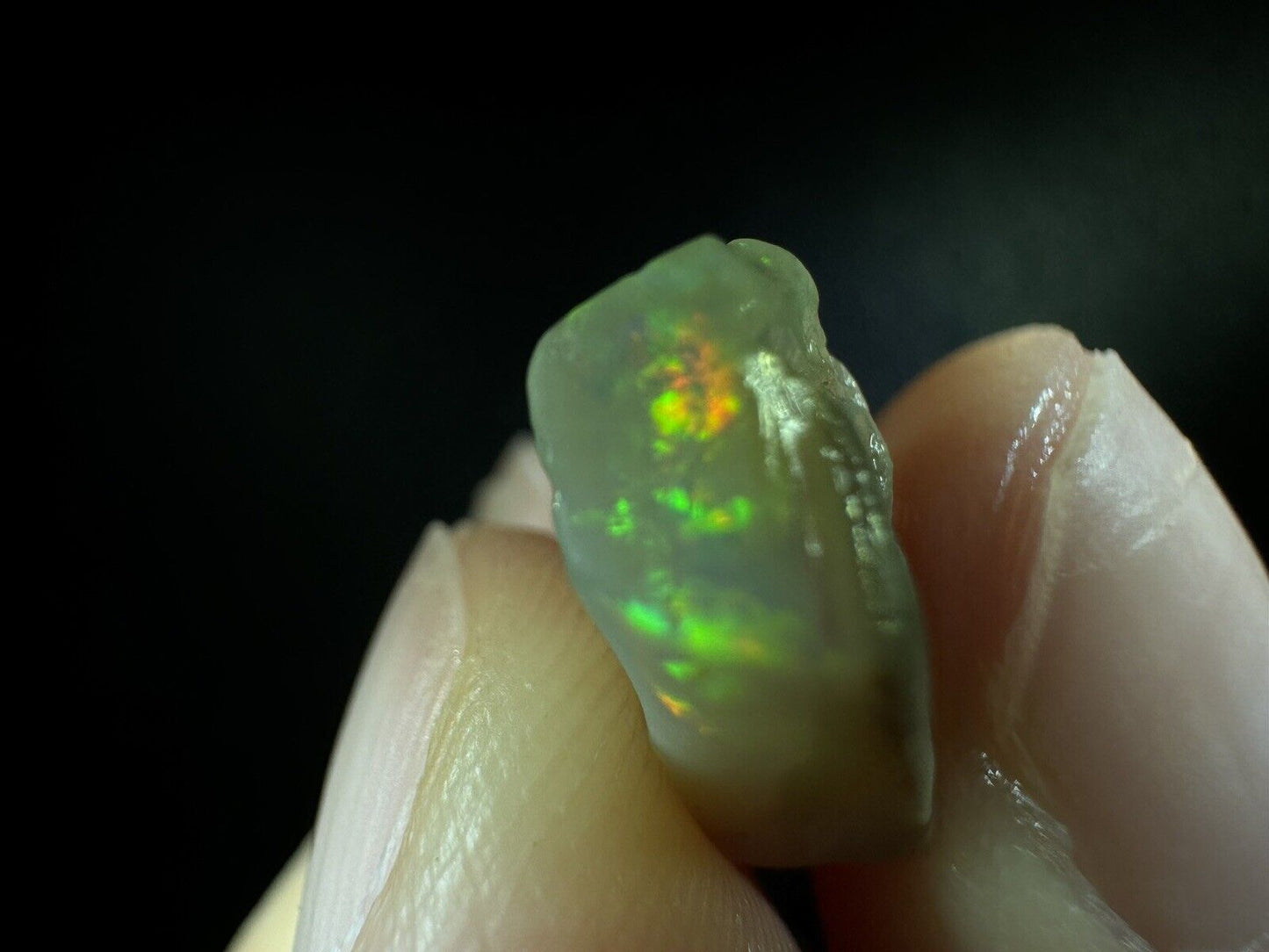4 Carats Solid Rough Coober Pedy Opal Piece with Beautiful Colour B1