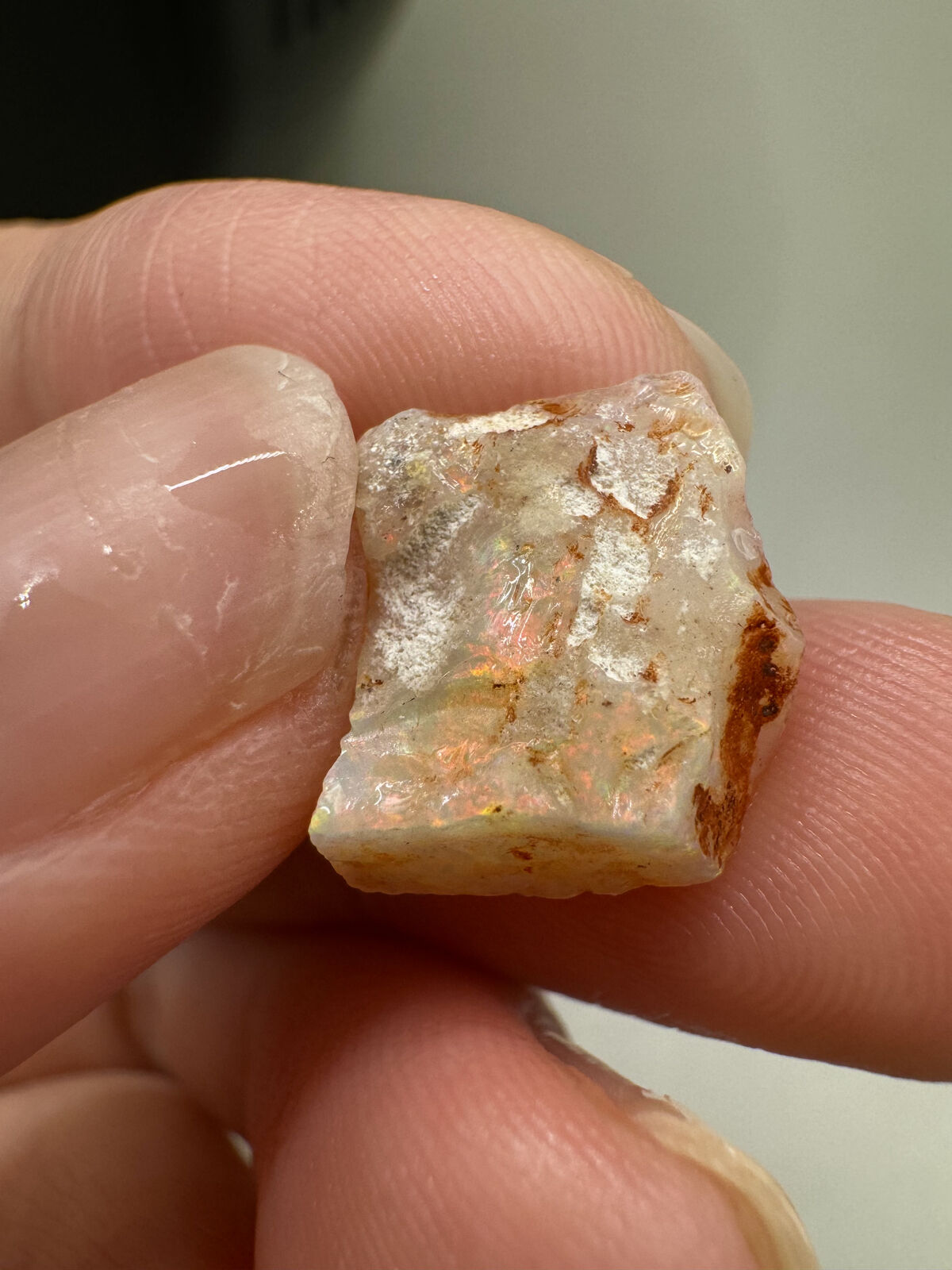 4.5 Carats Solid Rough Coober Pedy Opal with Beautiful Colour