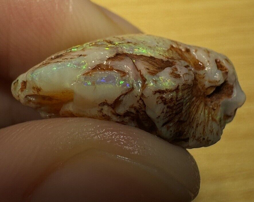 17.2 Carats Solid Rough Coober Pedy Opal Piece with Beautiful Colour B1