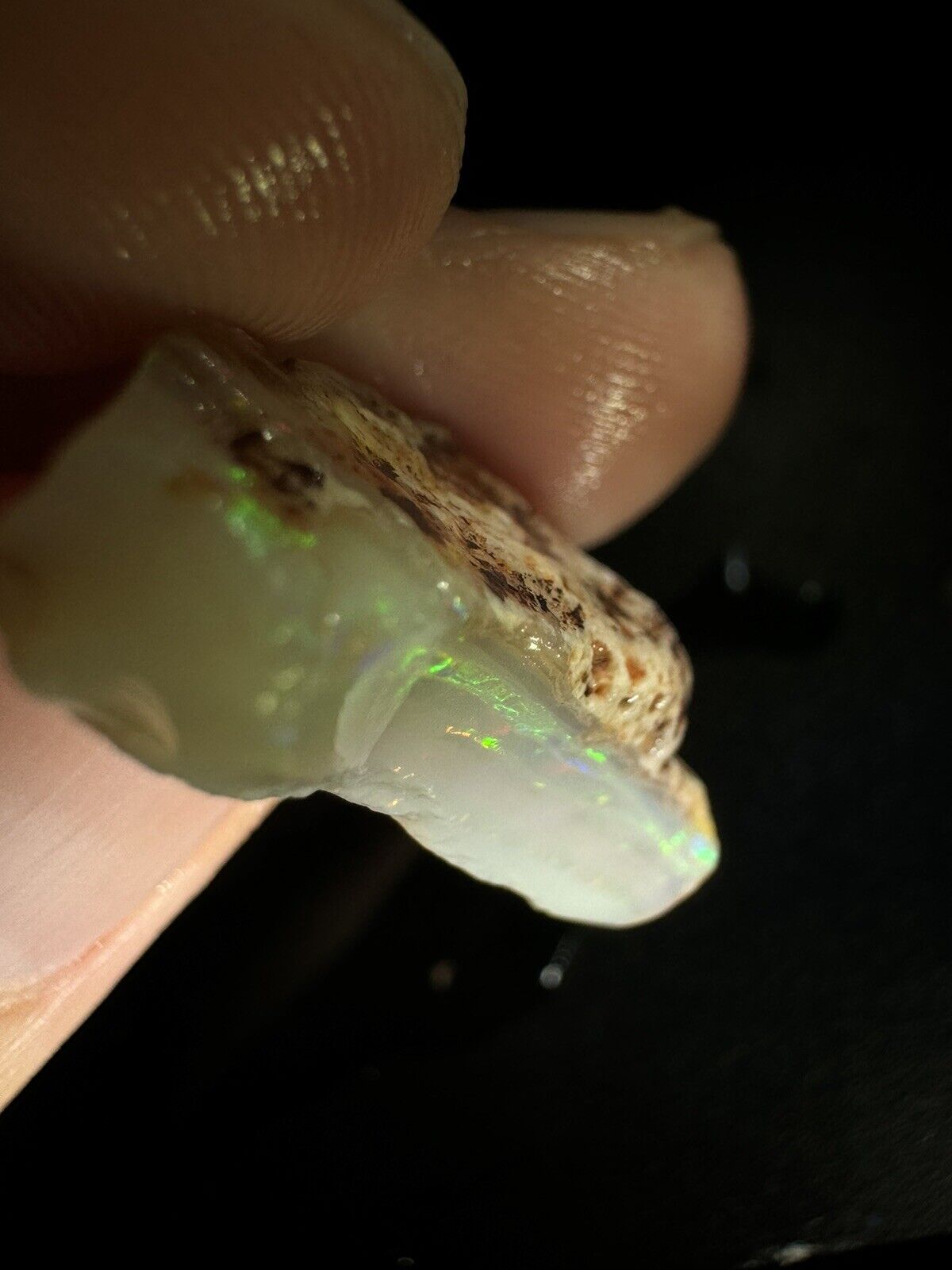 17.1 Carats Solid Rough Coober Pedy Opal Piece with Beautiful Colour B1