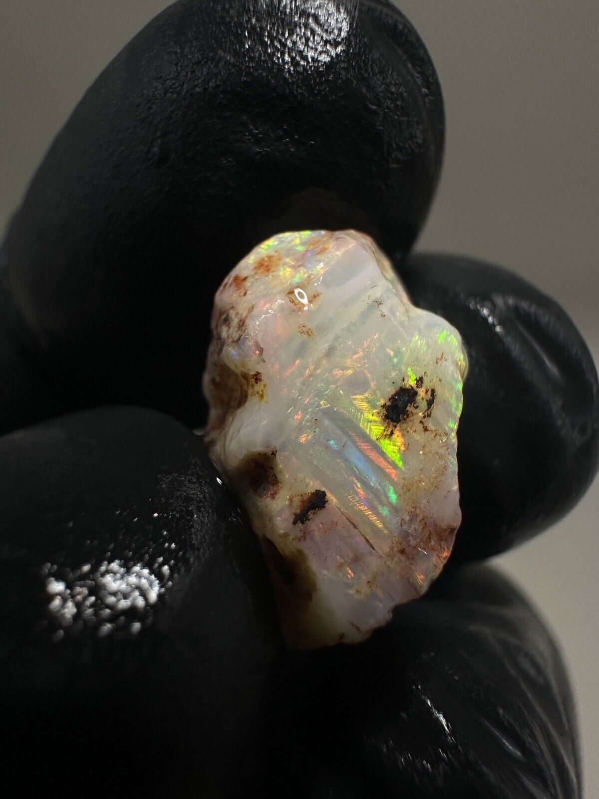 11 Carats Top Quality Coober Pedy Crystal Opal Piece with Unique Colour Scheme
