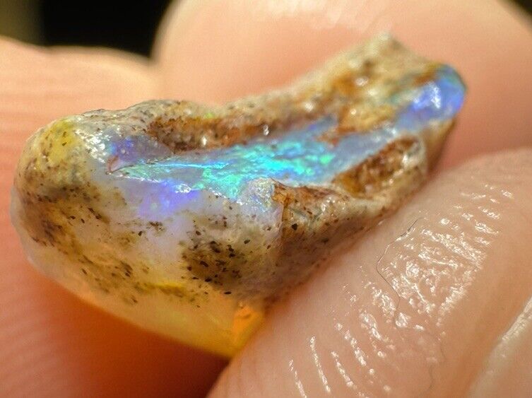 4.5 Carats Solid Rough Coober Pedy Opal Piece with Beautiful Colour B1