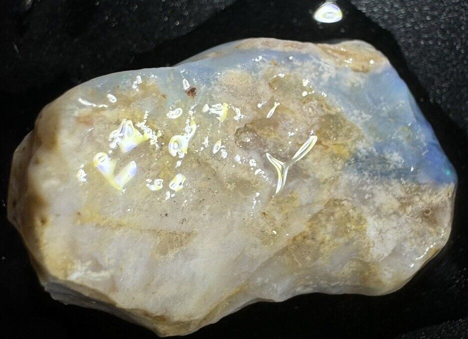 20.6Carats Solid Rough Coober Pedy Opal Piece with Beautiful Colour B1