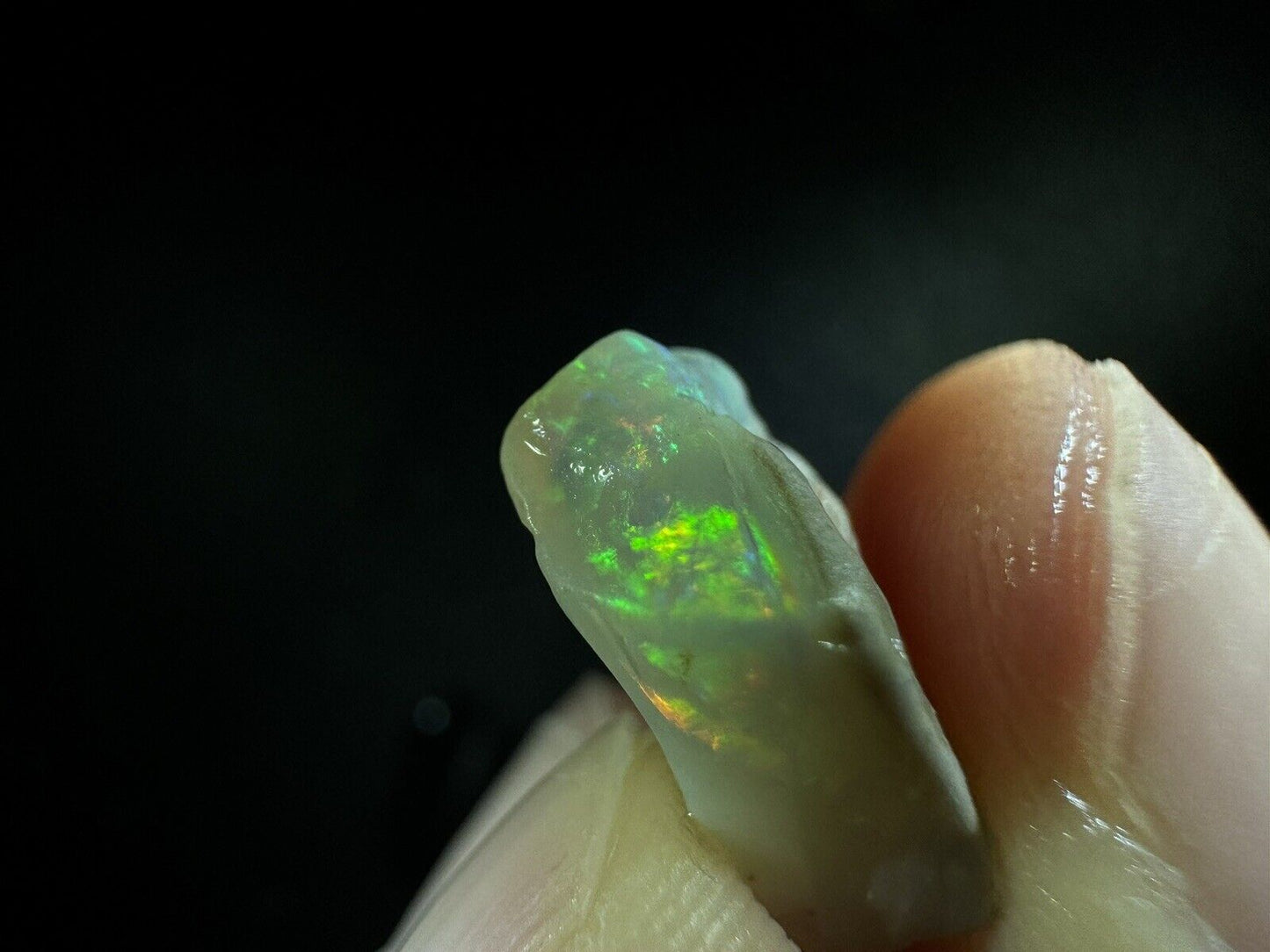 4 Carats Solid Rough Coober Pedy Opal Piece with Beautiful Colour B1