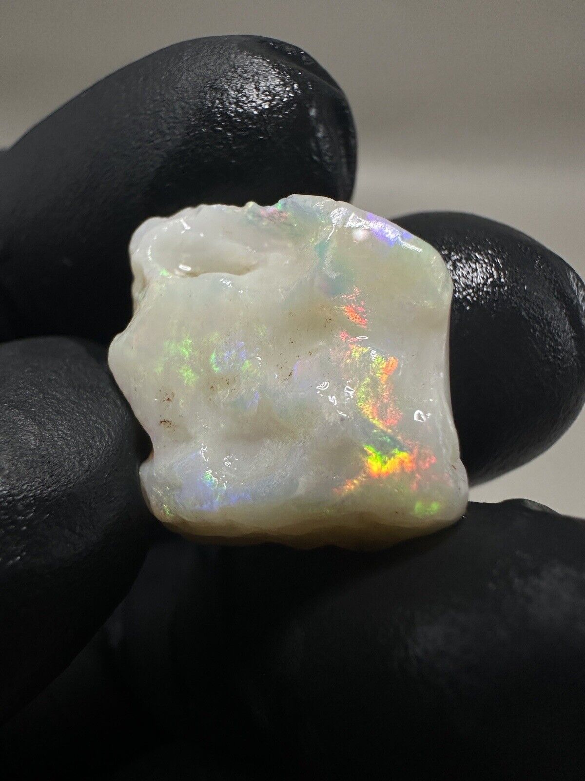 18 Carats Solid Rough Coober Pedy Opal Piece with Beautiful Colour