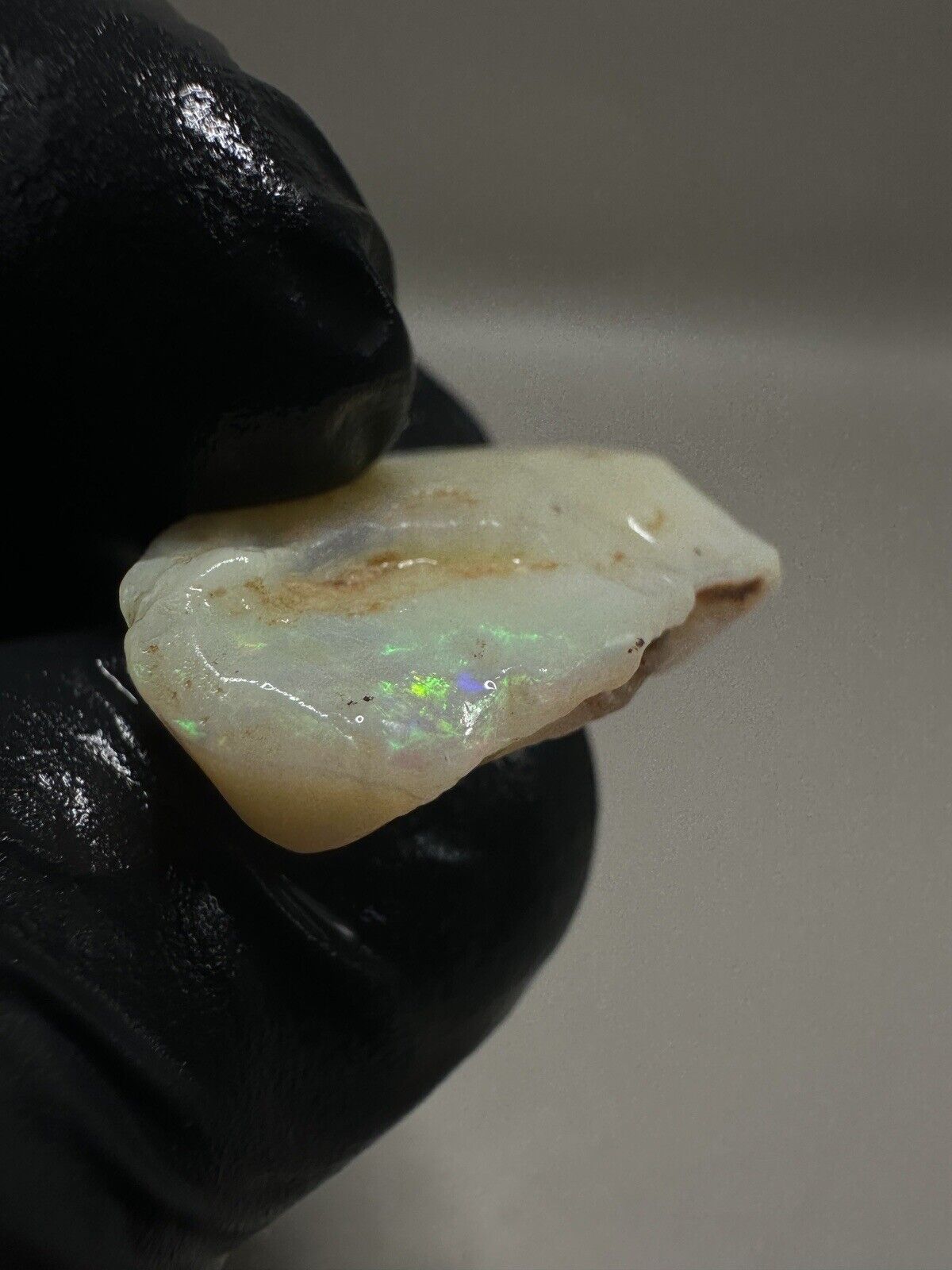 20 Carats Rough Coober Pedy Opals With Beautiful Colors