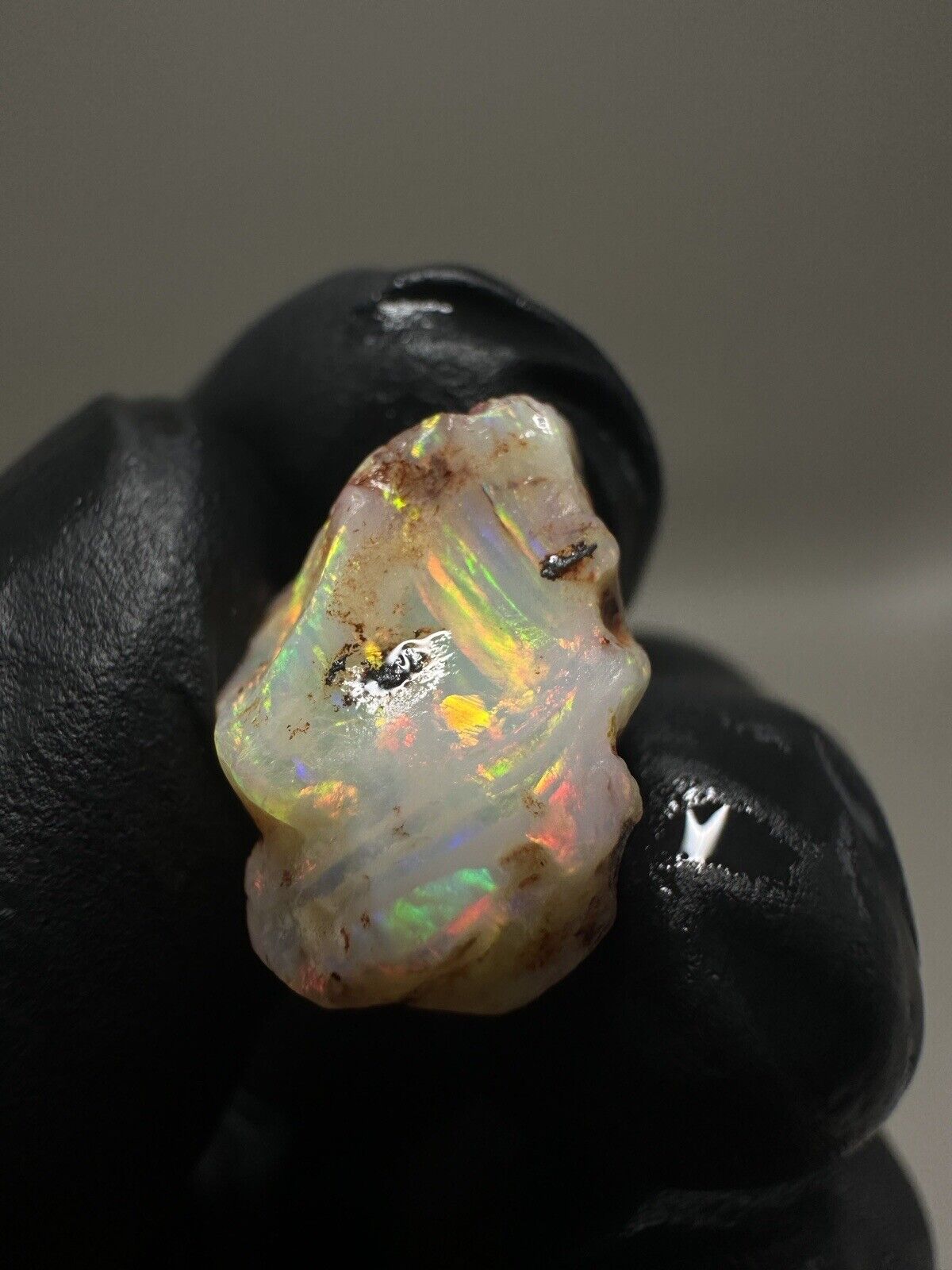 11 Carats Top Quality Coober Pedy Crystal Opal Piece with Unique Colour Scheme