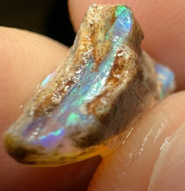4.5 Carats Solid Rough Coober Pedy Opal Piece with Beautiful Colour B1