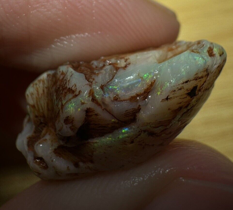 17.2 Carats Solid Rough Coober Pedy Opal Piece with Beautiful Colour B1