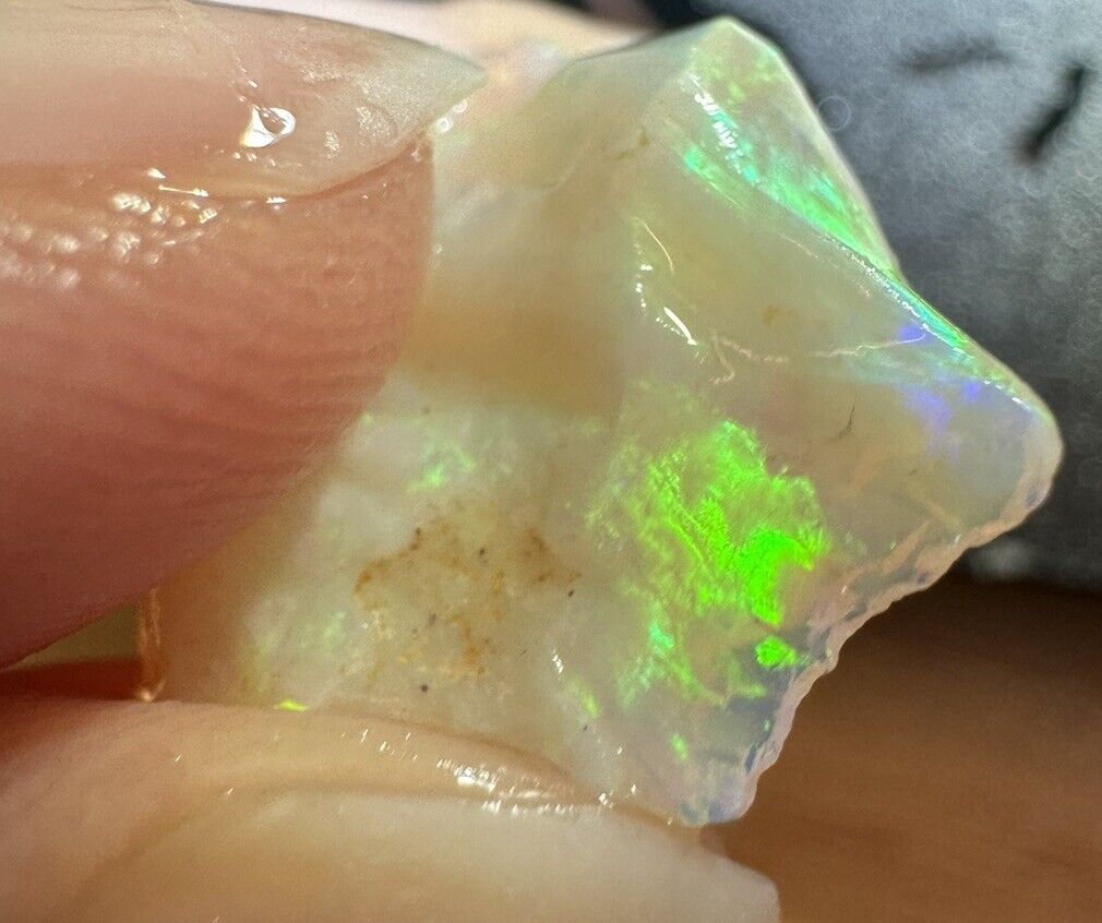 4.6 Carats Solid Rough Coober Pedy Opal Piece with Beautiful Colour