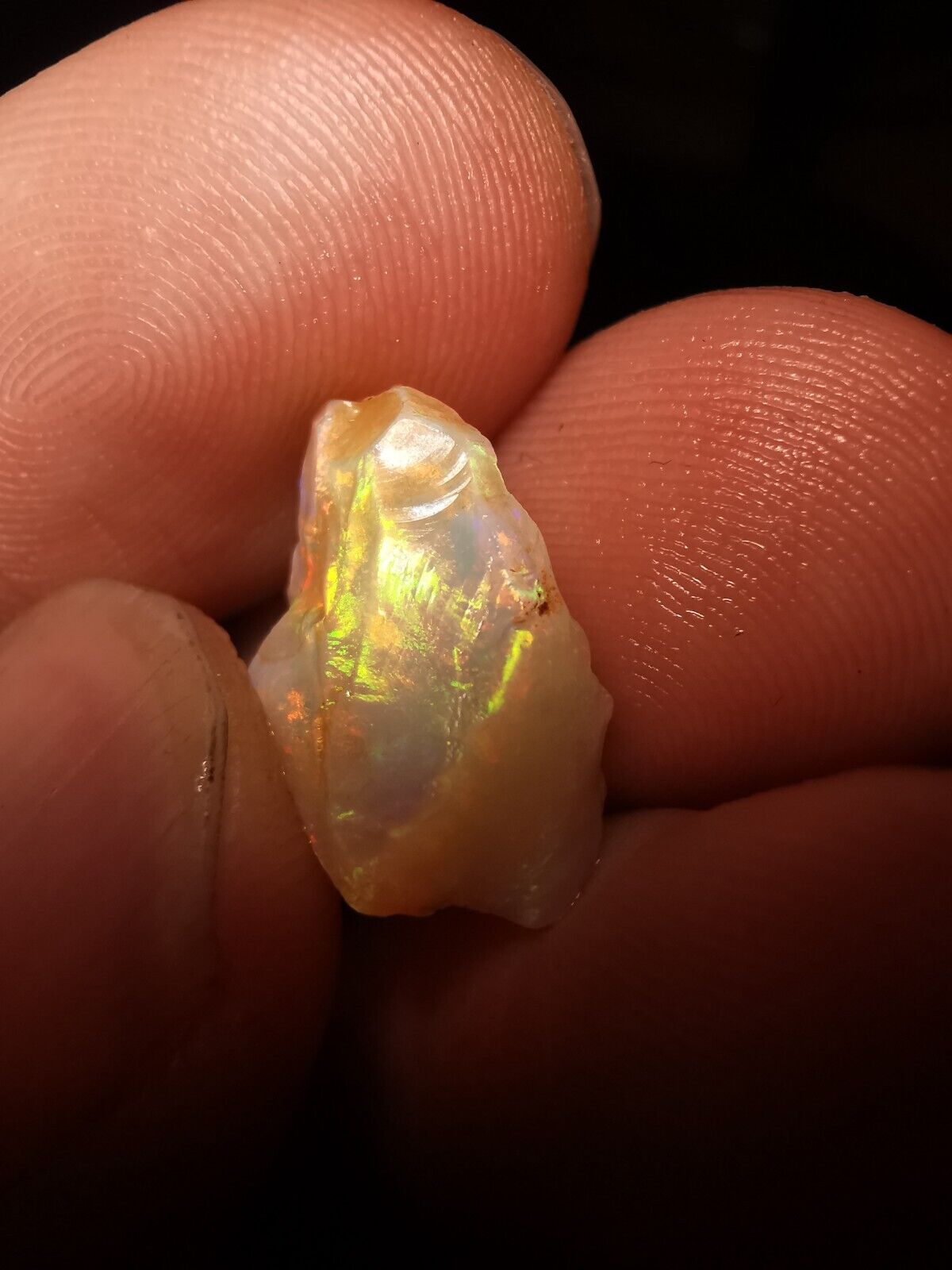 2.7Carats Solid Rough Coober Pedy Opal with Beautiful Colour
