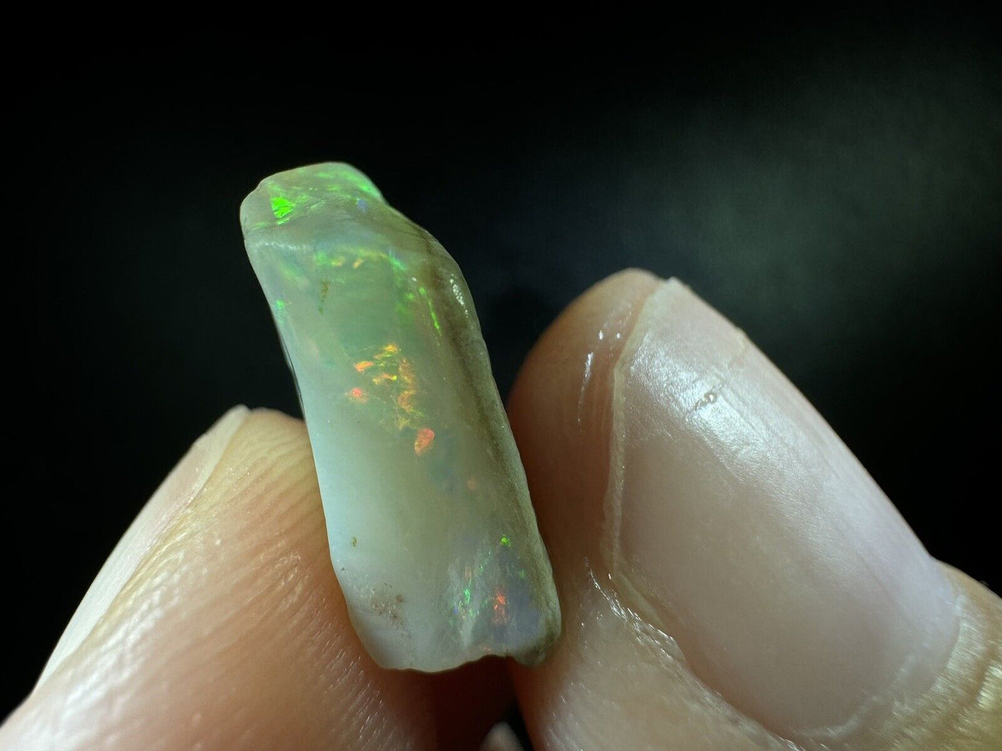 4 Carats Solid Rough Coober Pedy Opal Piece with Beautiful Colour B1