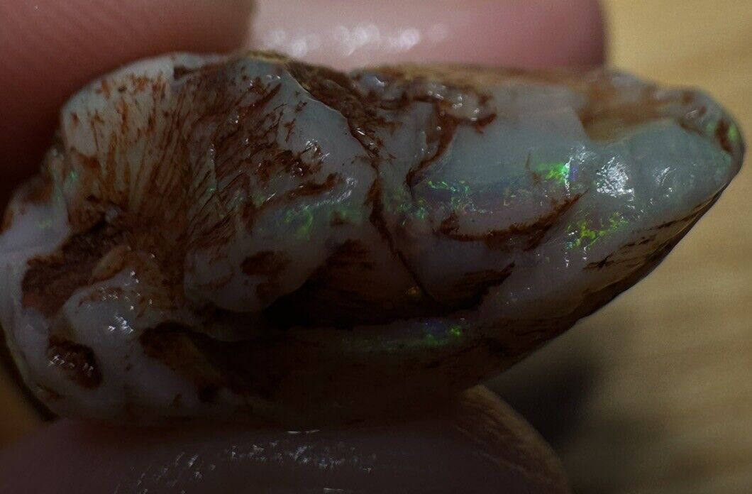 17.2 Carats Solid Rough Coober Pedy Opal Piece with Beautiful Colour B1