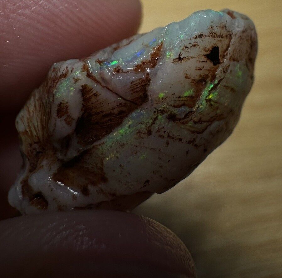 17.2 Carats Solid Rough Coober Pedy Opal Piece with Beautiful Colour B1
