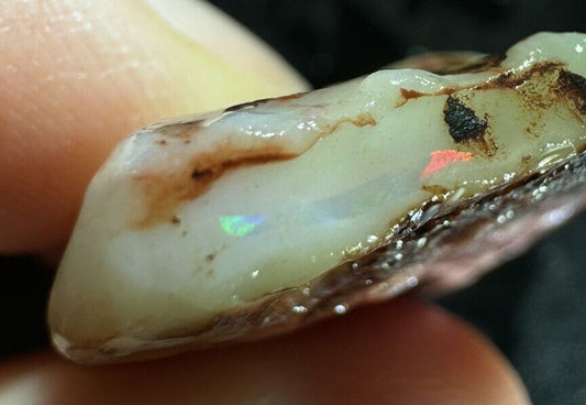 33.7 Carats Solid Rough Coober Pedy Opal Piece with Beautiful Colour B1